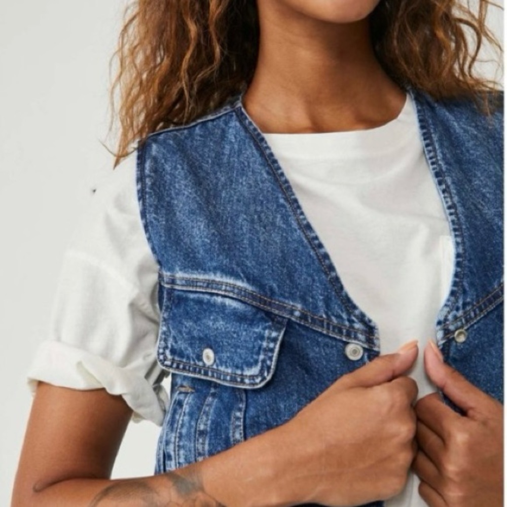 Free People/ We The Free Denim Vest With White Sherpa Lining Size XS - Picture 6 of 12